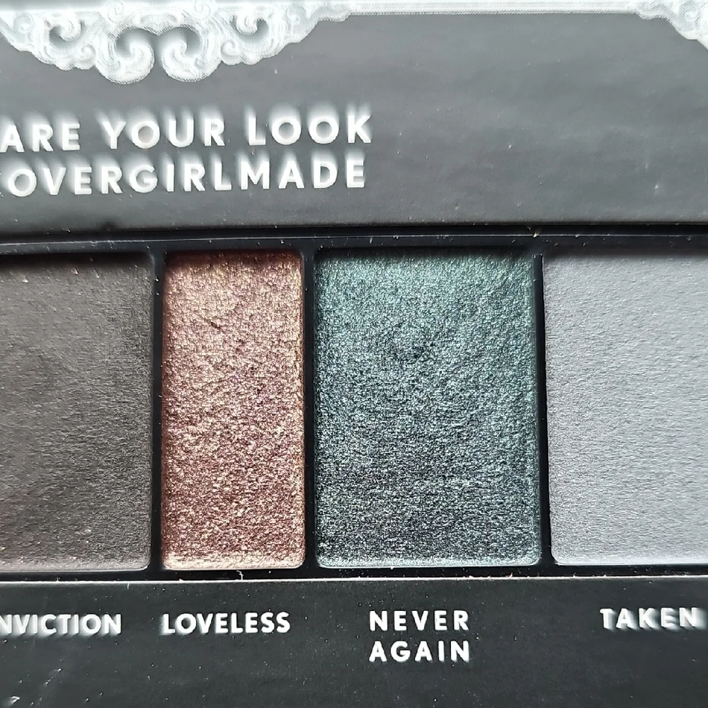 New COVERGIRL Overthrown Eyeshadow Palette Royalty Collection Queen Smokey Eye